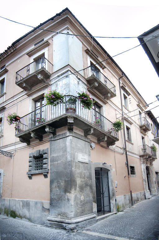 Palazzo Salini - Appartamento Familiare سولمونا المظهر الخارجي الصورة