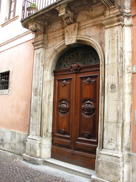 Palazzo Salini - Appartamento Familiare سولمونا المظهر الخارجي الصورة